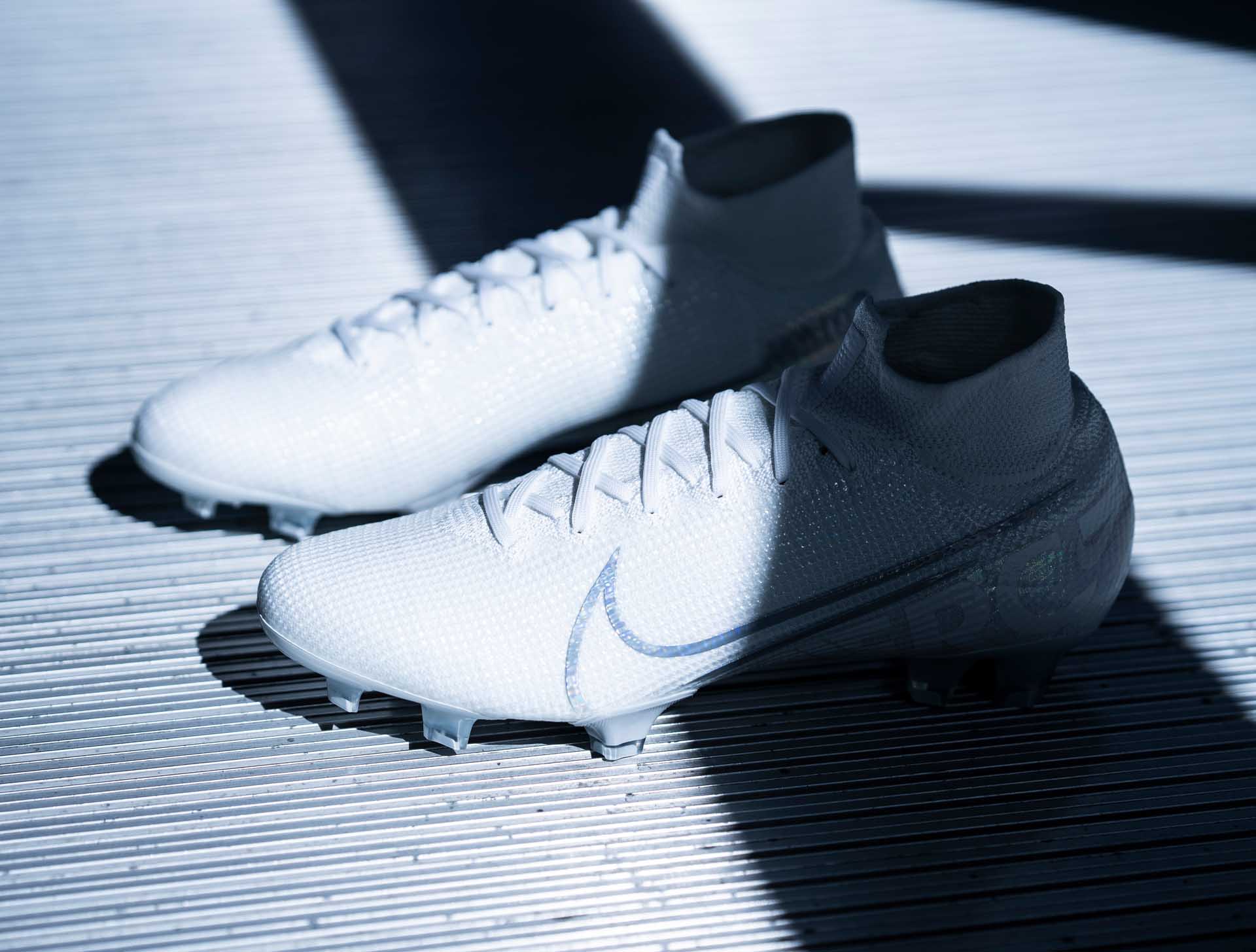 nike nuovo white football boots