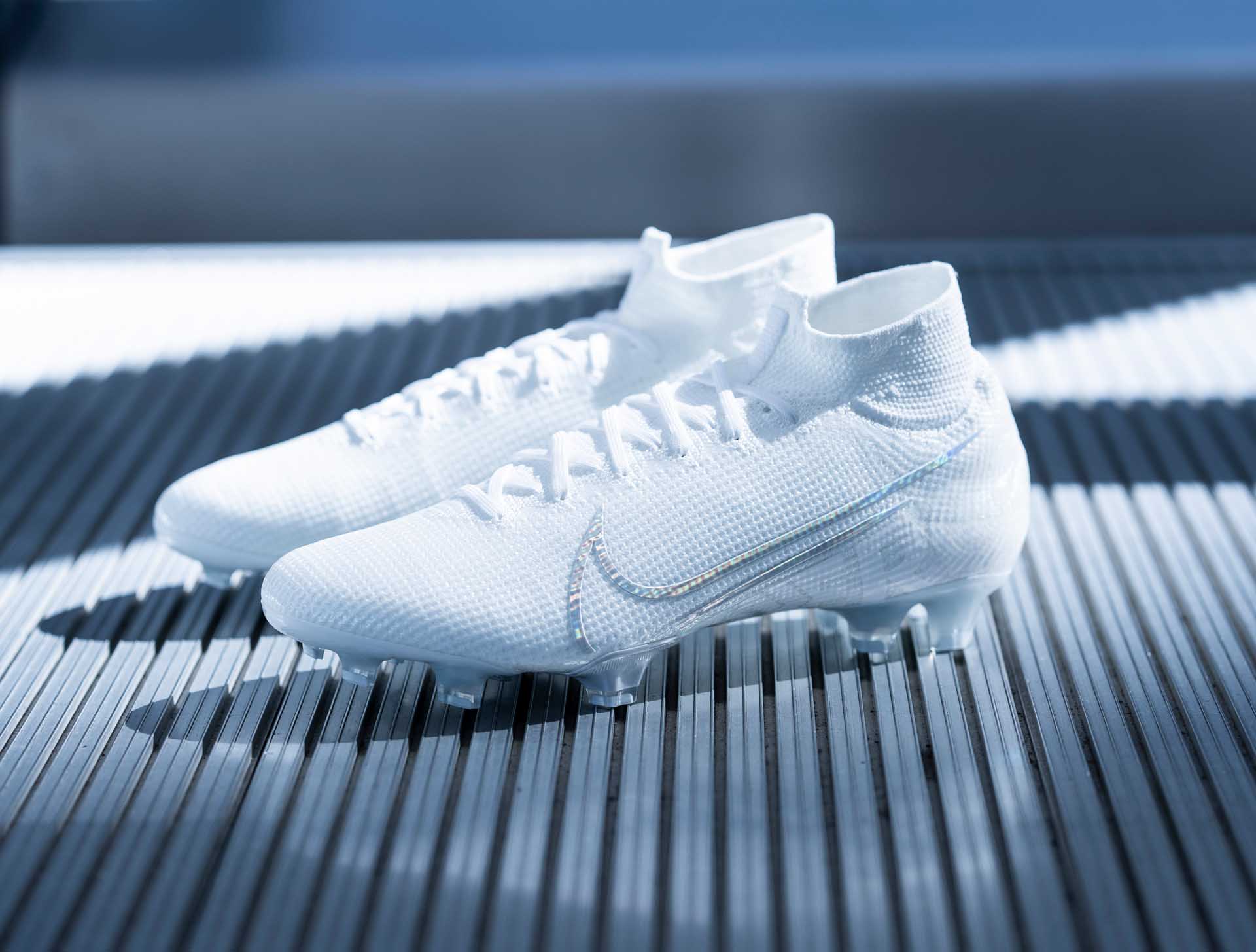 nike nuovo white cleats