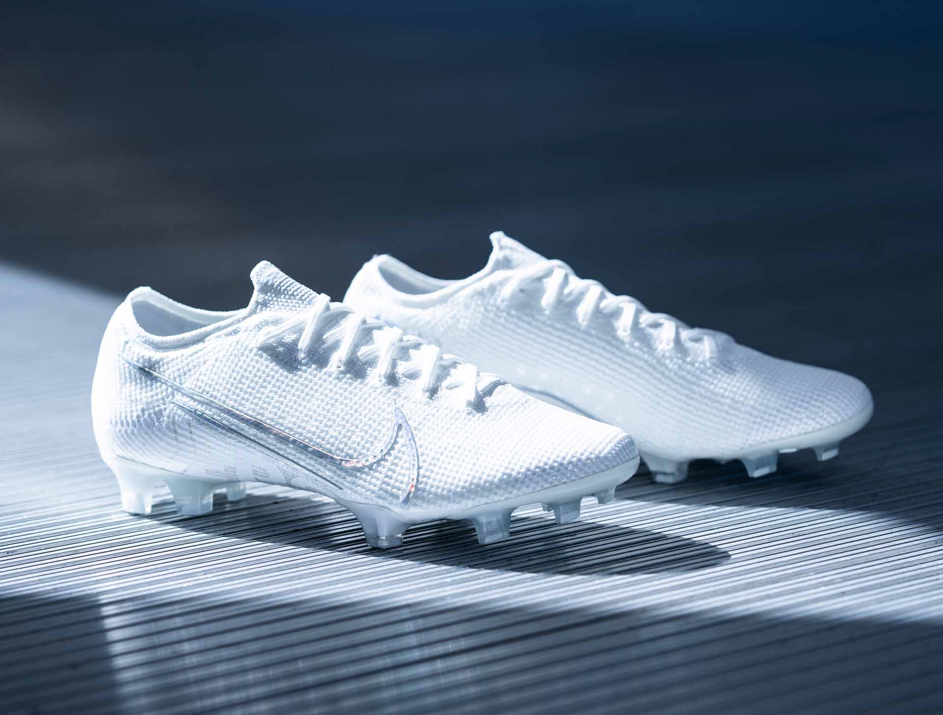 nike nuovo white football boots