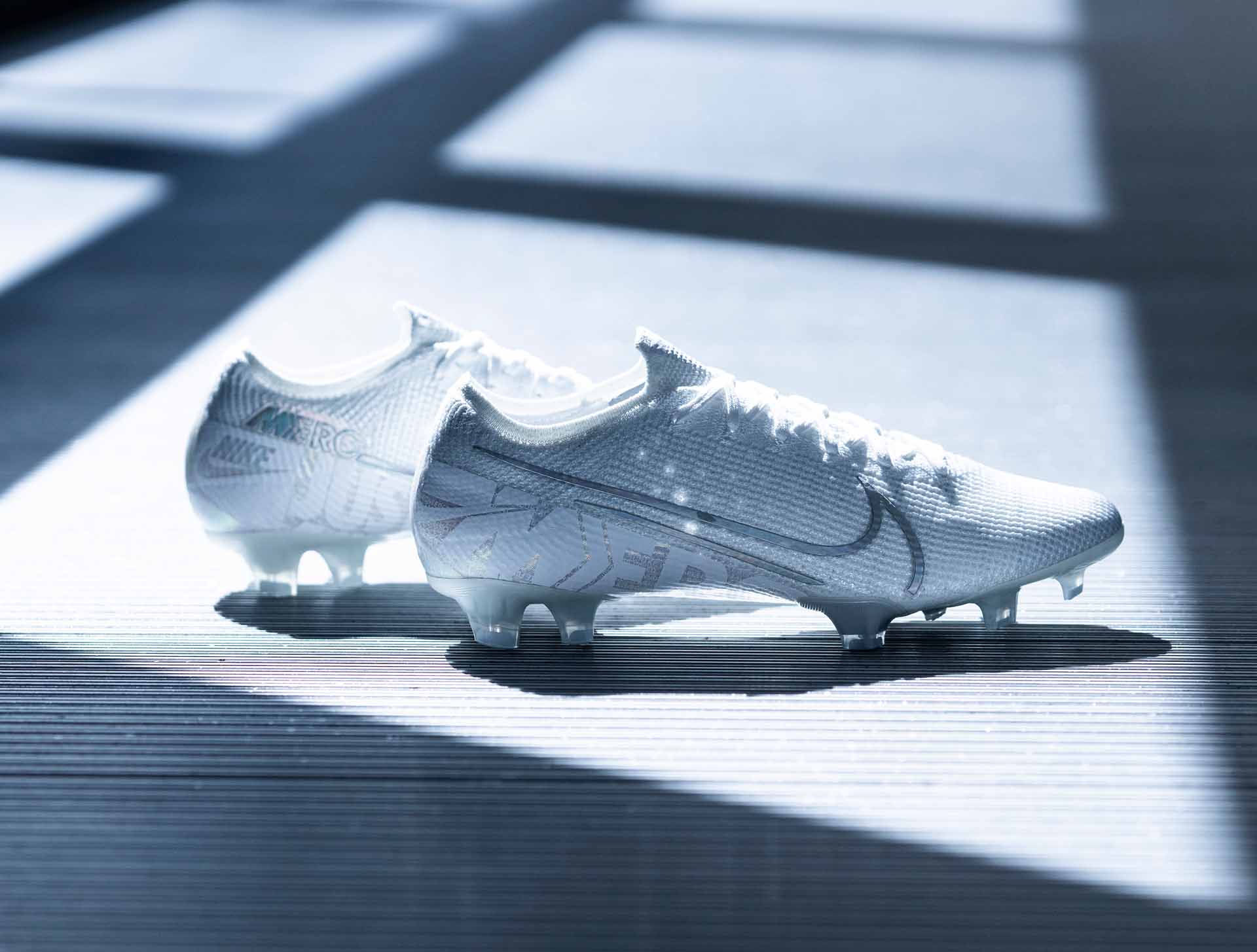 nike nuovo white football boots