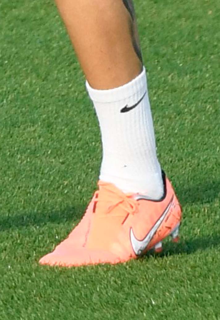 Mauro Icardi Trains In Unreleased Nike PhantomVNM Colourway - SoccerBible