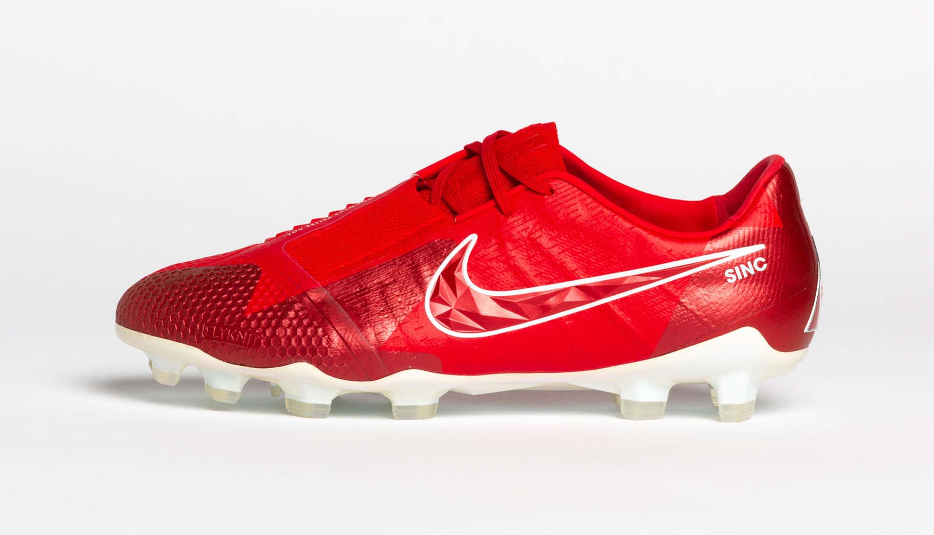 nike soccer shoes canada