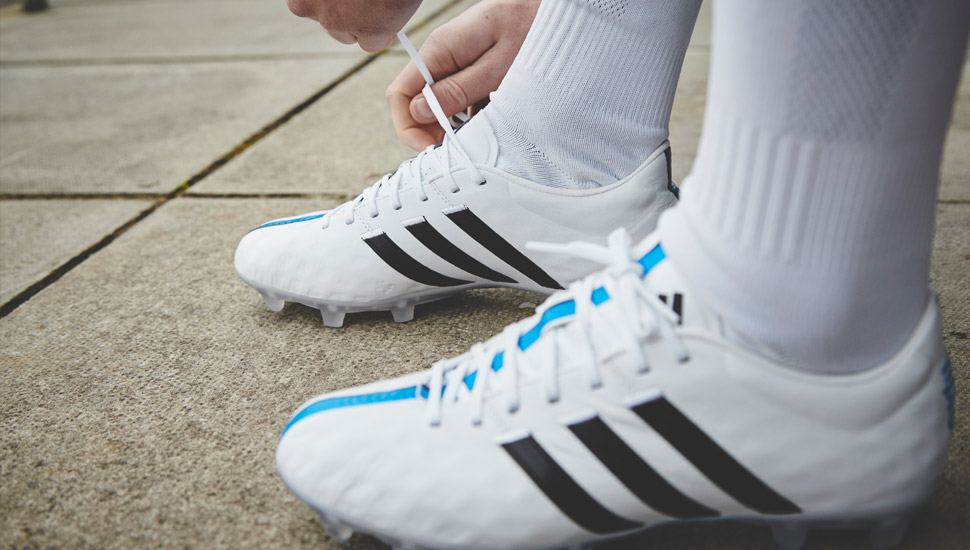 jugo caloría Comportamiento Laced Up: adidas 11Pro - SoccerBible