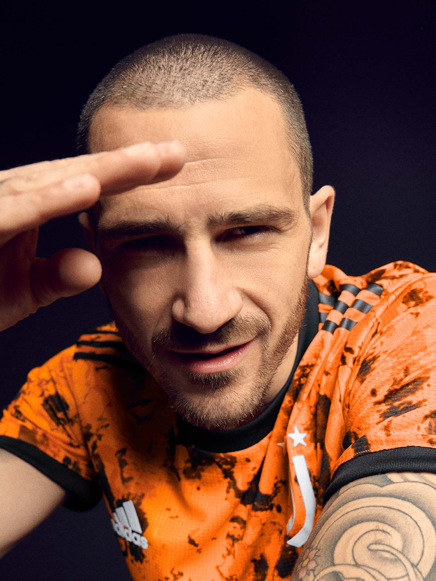 Ювентус Третий комплект, портрет soccerbible_0009_BONUCCI НАДЕЕТ ДЖУВЕНТУС ТРЕТИЙ ДЖЕРСИ.jpg