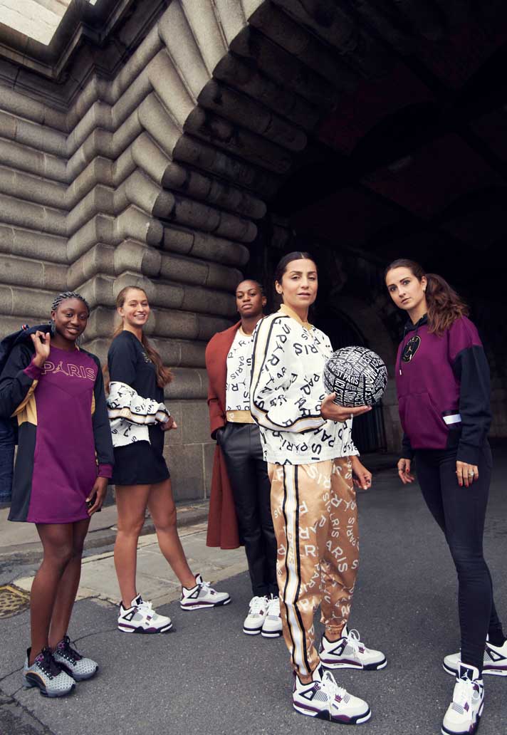 PSG Feminines Leave The Pitch Behind For A Photoshoot In Paris ...