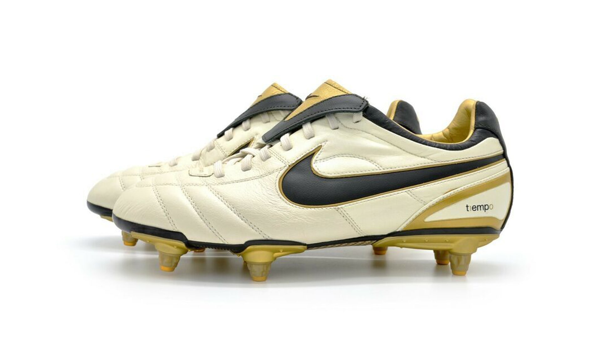 excitación puerta escucho música The Ongoing Evolution Of The Nike Tiempo - SoccerBible