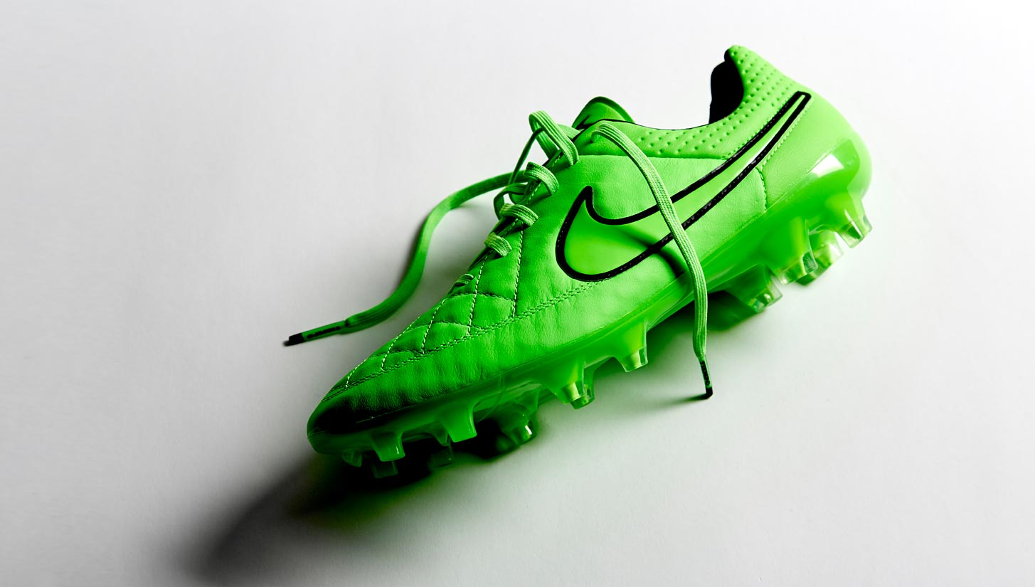 Tiempo V "Green Strike" SoccerBible