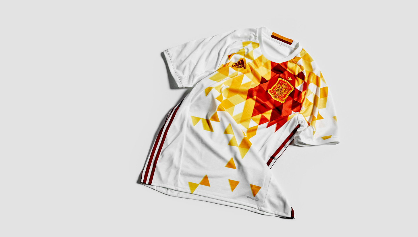 Mediana Permanece Lirio Spain 2016 Away Kit by adidas - SoccerBible
