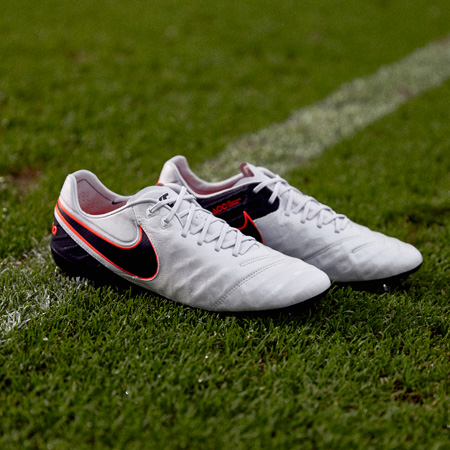 Lucy Bronze Trains In Next Gen Nike Tiempo - SoccerBible