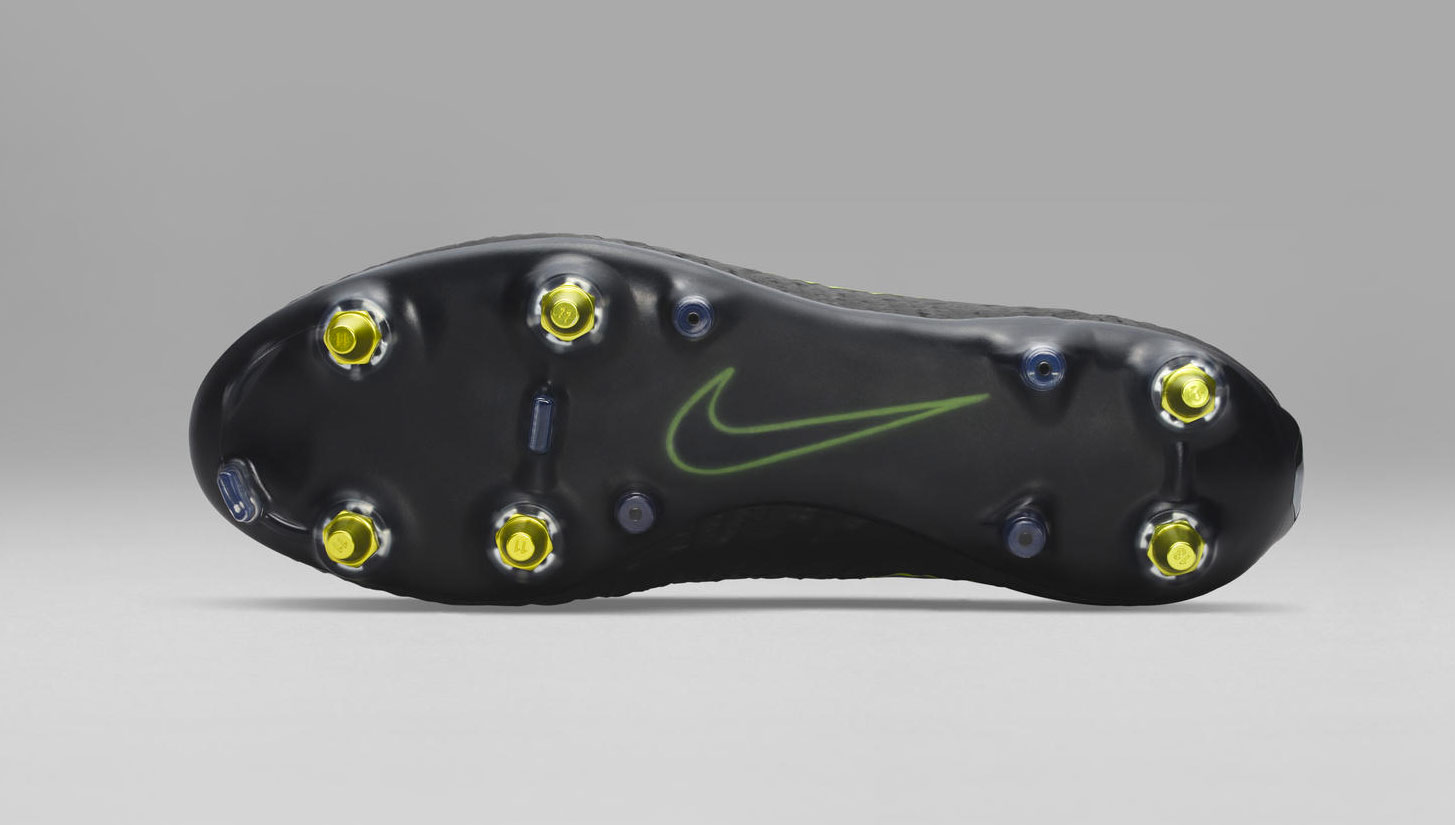 nike anti clog soccer cleats