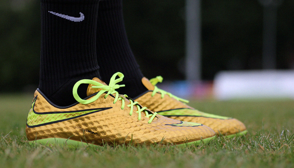 nike hypervenom gold