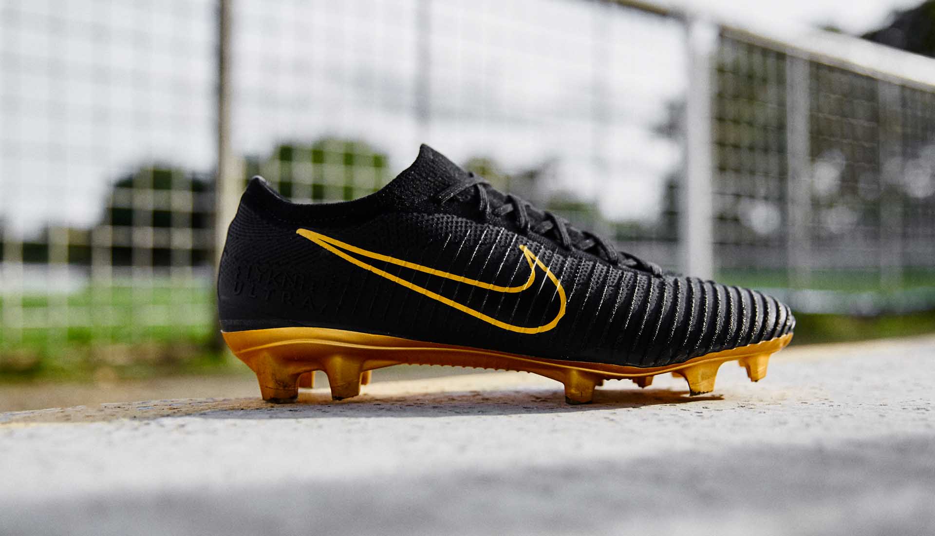 nike black and gold football boots