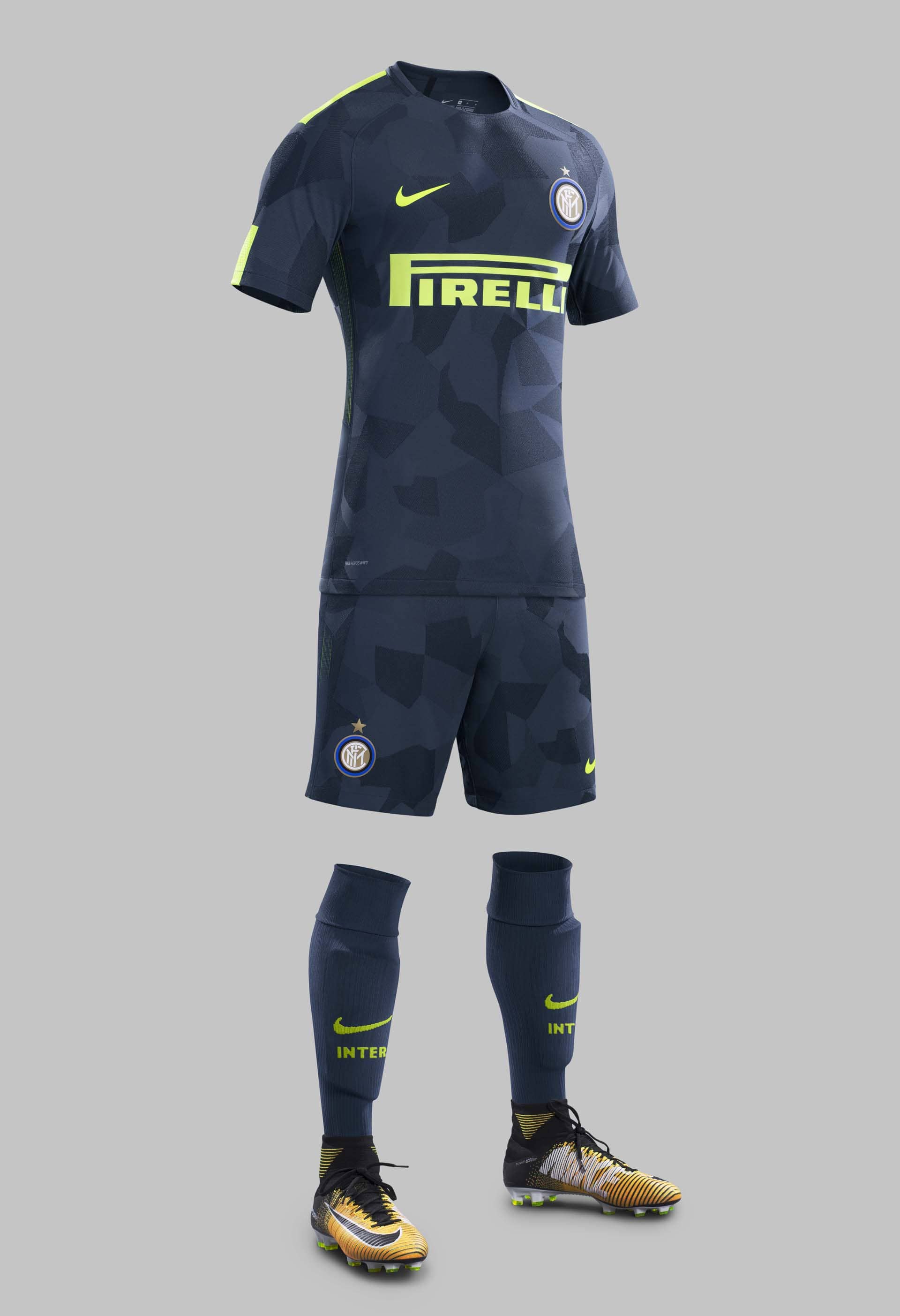 Inter 17/18 Nike Shirt - SoccerBible