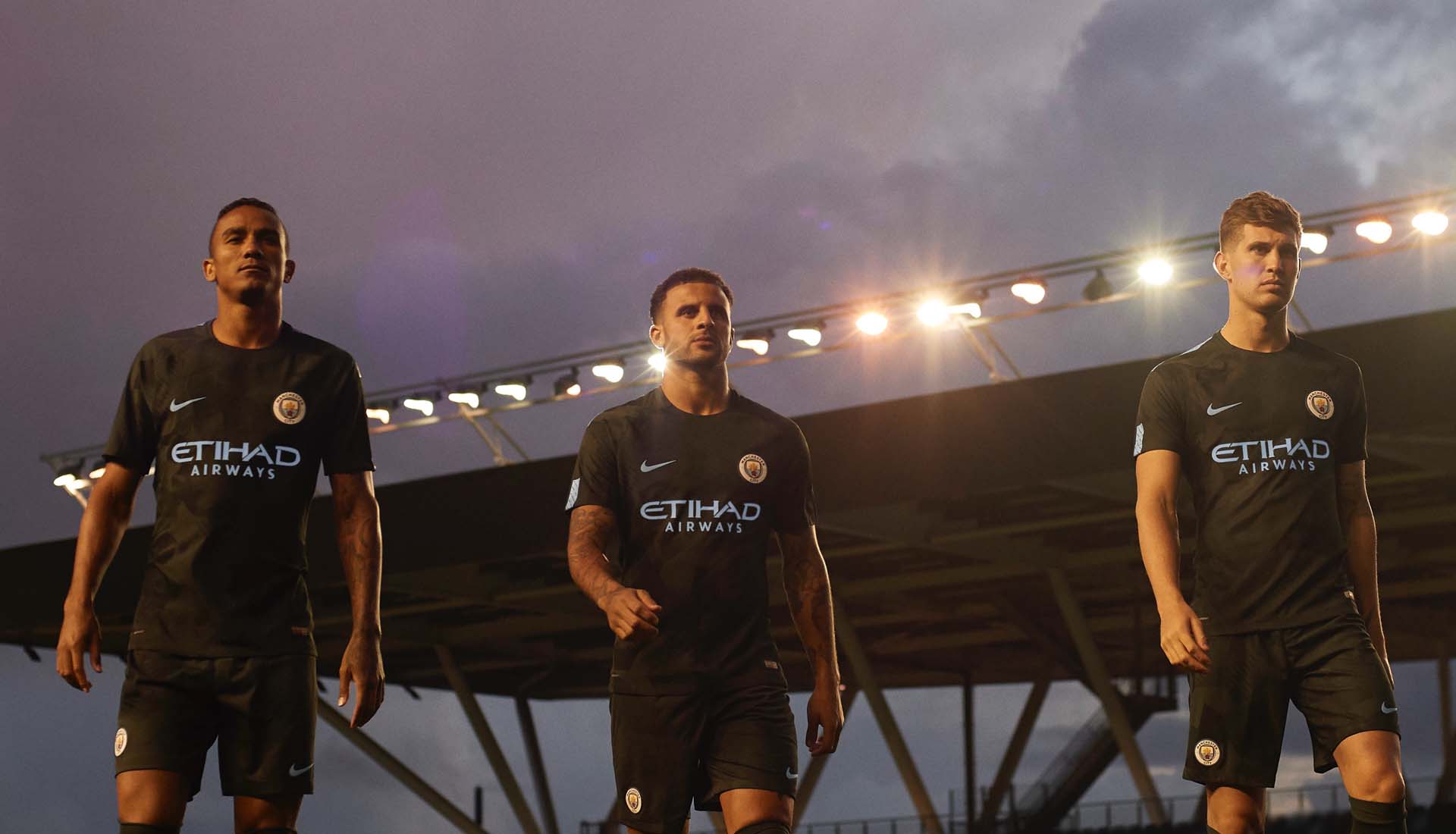 Manchester City 17/18 Nike Shirt - SoccerBible