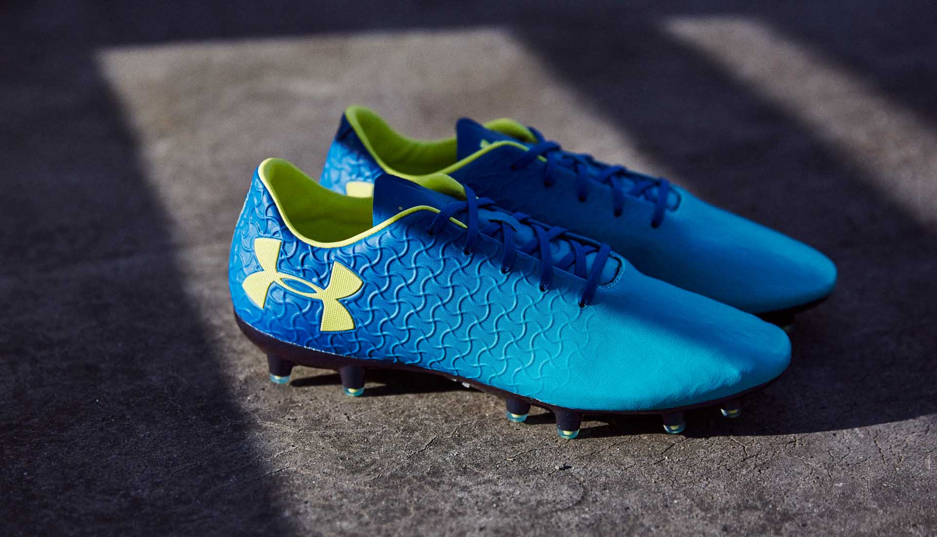 under armour magnetico football boots