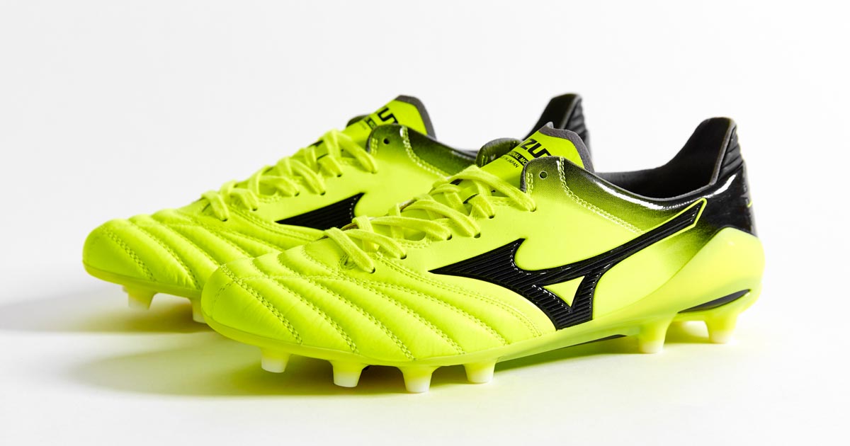yellow mizuno rugby boots