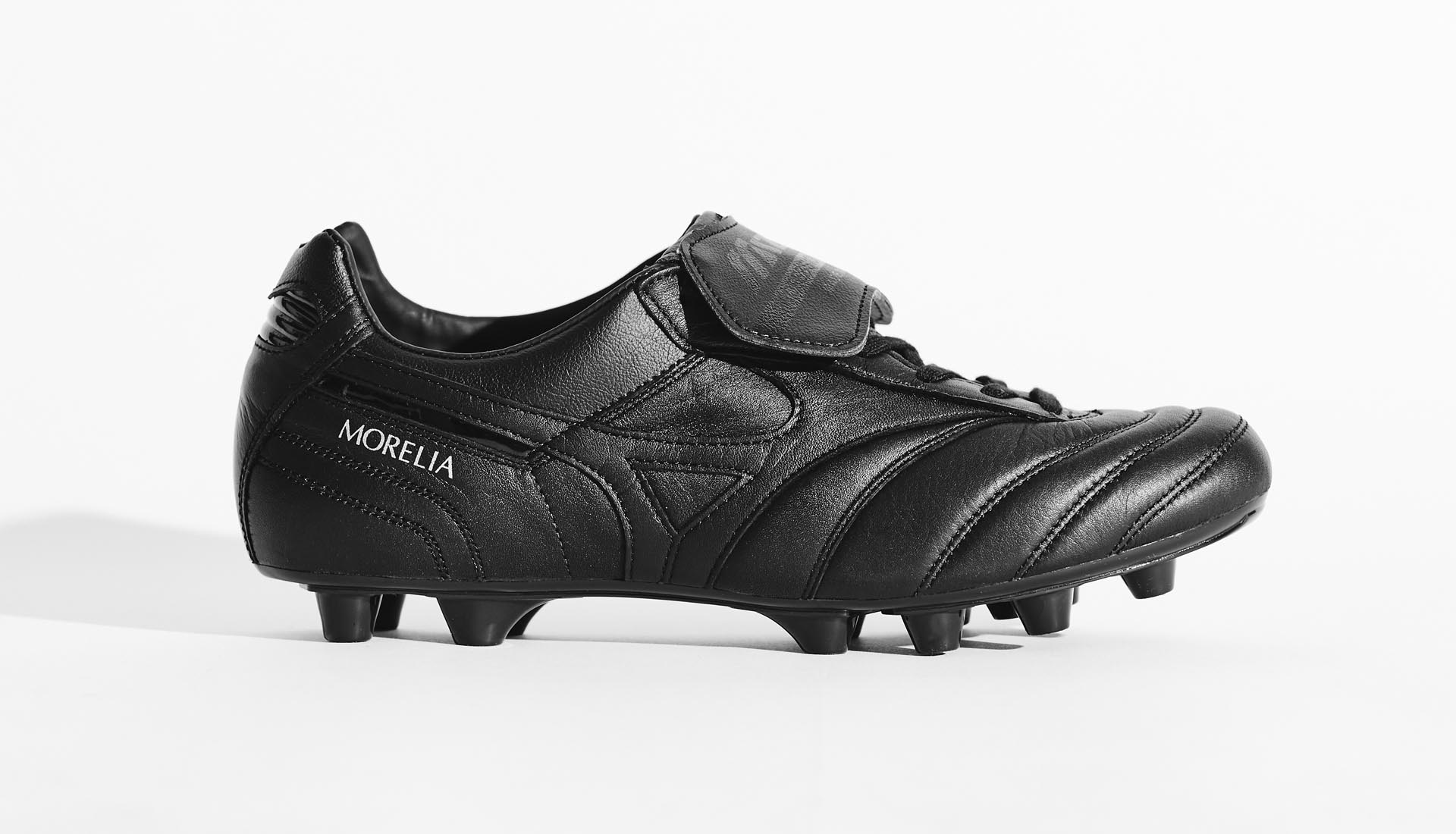 mizuno morelia ii blackout