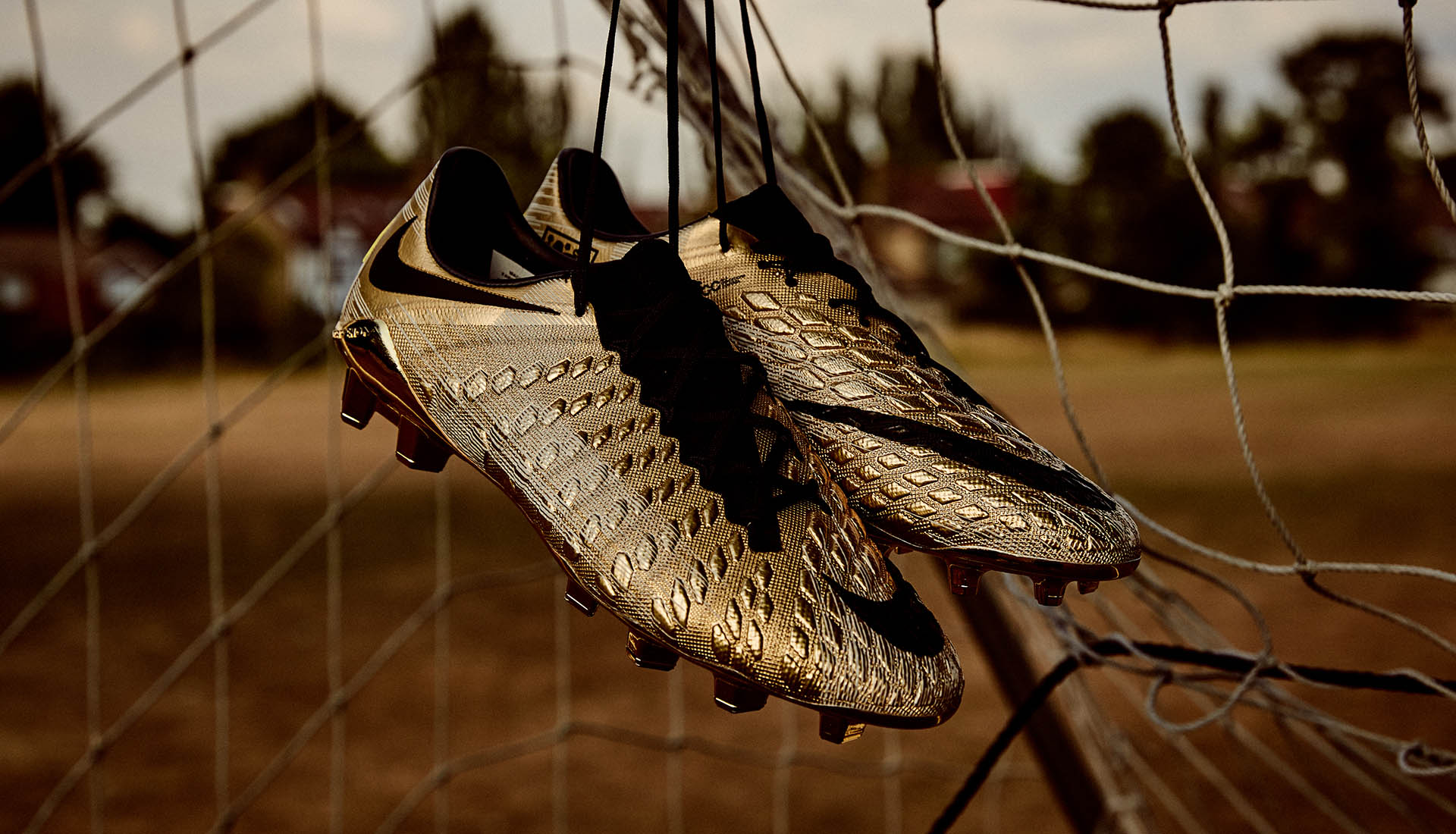 Harry Kane Recieves Special Edition Hypervenom III \