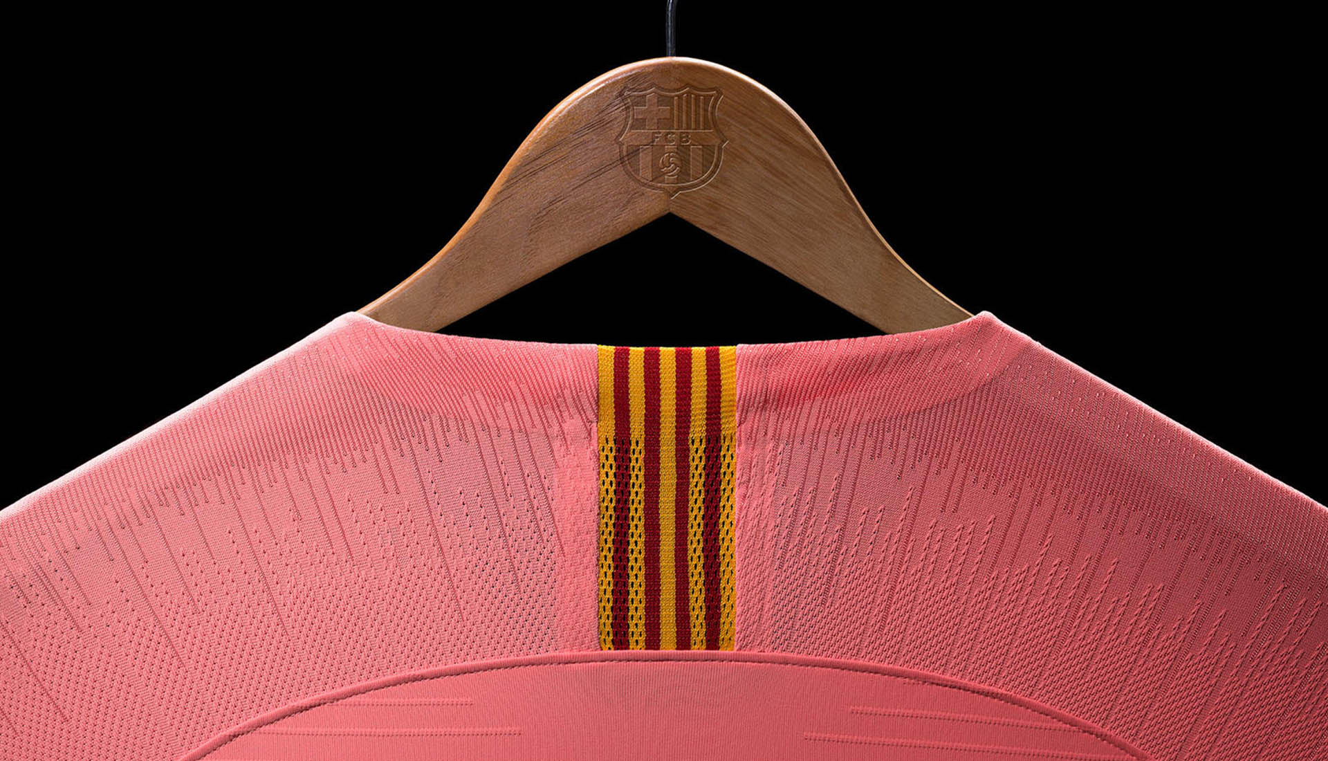 Barcelona 18 19 Third Kit_0001_FCB_2018-19_ThirdKit_SUFA18_FB_CKC_FCB_3RD_PRODUCT_BACK_R_81891.jpg