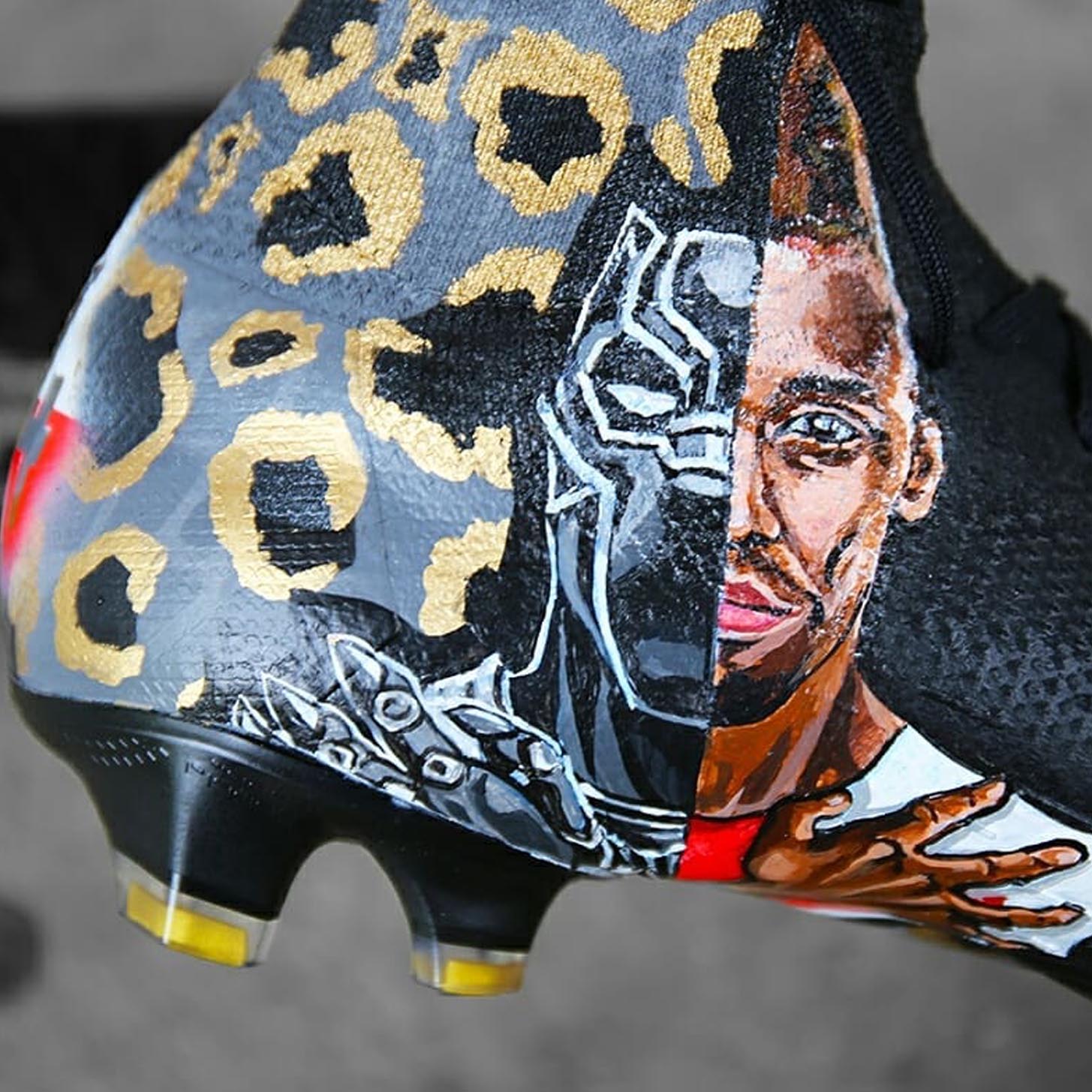 Treinta Coherente heredar Aubameyang Receives Custom Mercurial Superfly by SWithADot - SoccerBible