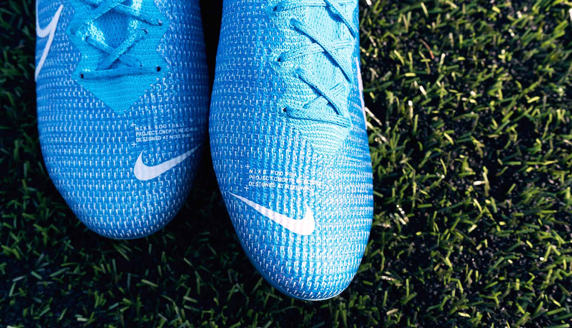 Trên chân siêu phẩm giày đá bóng Nike Mercurial Superfly 7