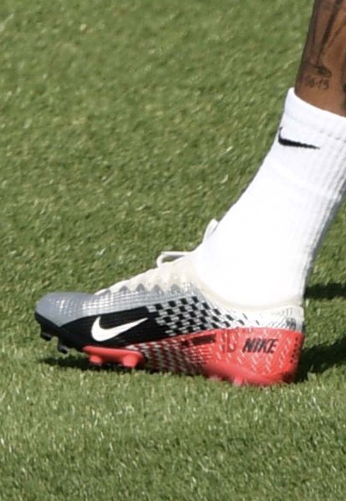 Dibuja una imagen molestarse Practicar senderismo Neymar Trains In Signature 'Speed Freak' Mercurial - SoccerBible